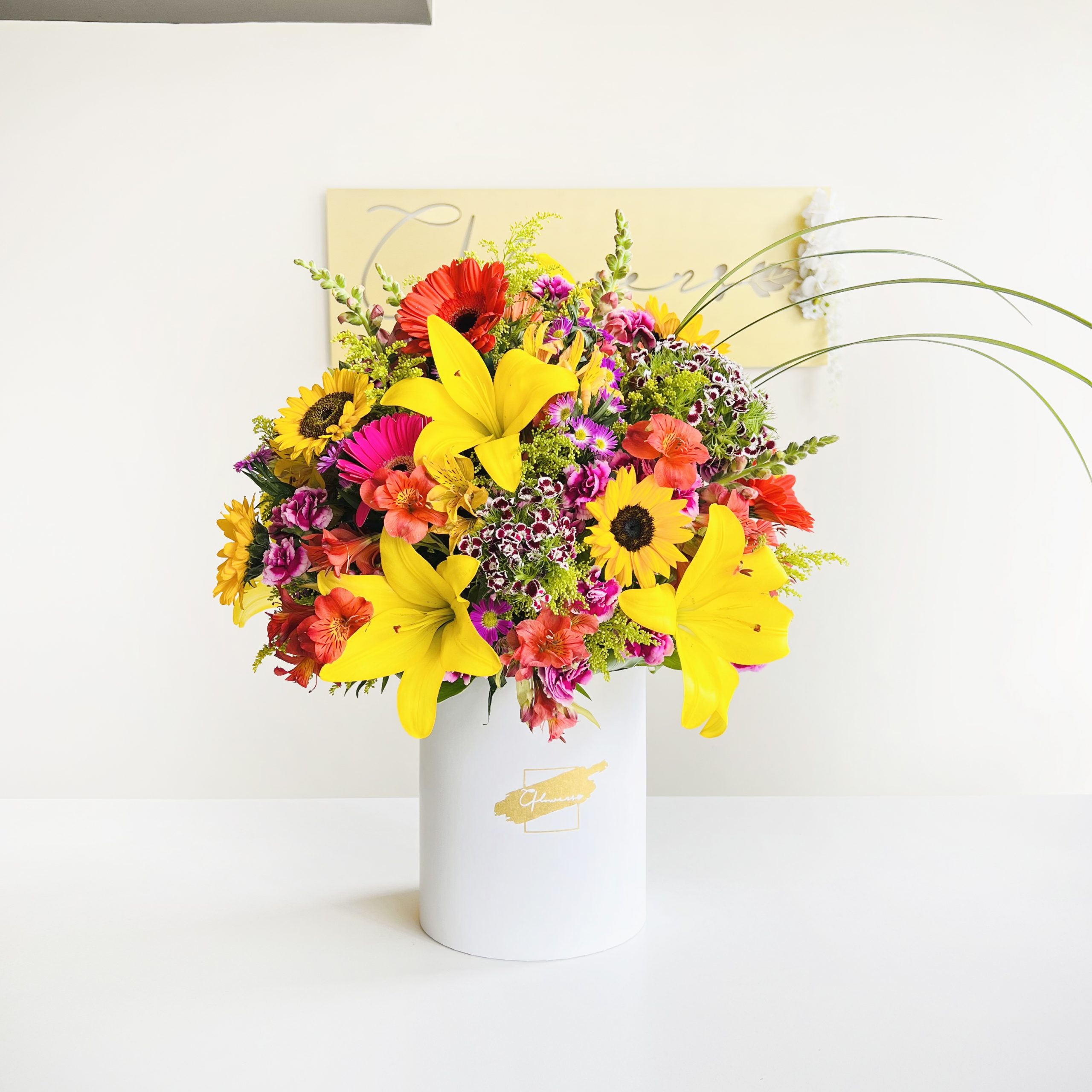 Caja Redonda Blanca Primaveral Cflowers Costa Rica